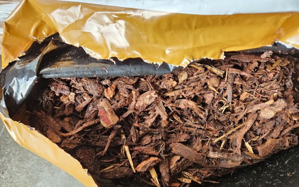 Rindenmulch 10-40 mm 36 Säcke á 70 Liter – Bild 2